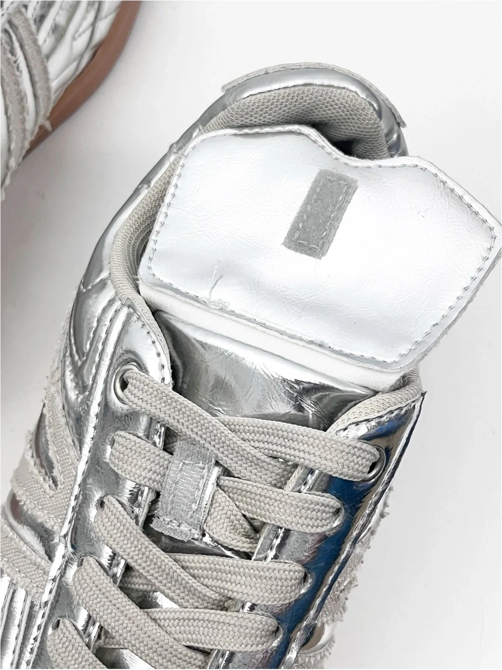 STEVE MADDEN Madrid Silver Metallic Lace Up Sneakers Shoes Size 7.5 Retro Casual